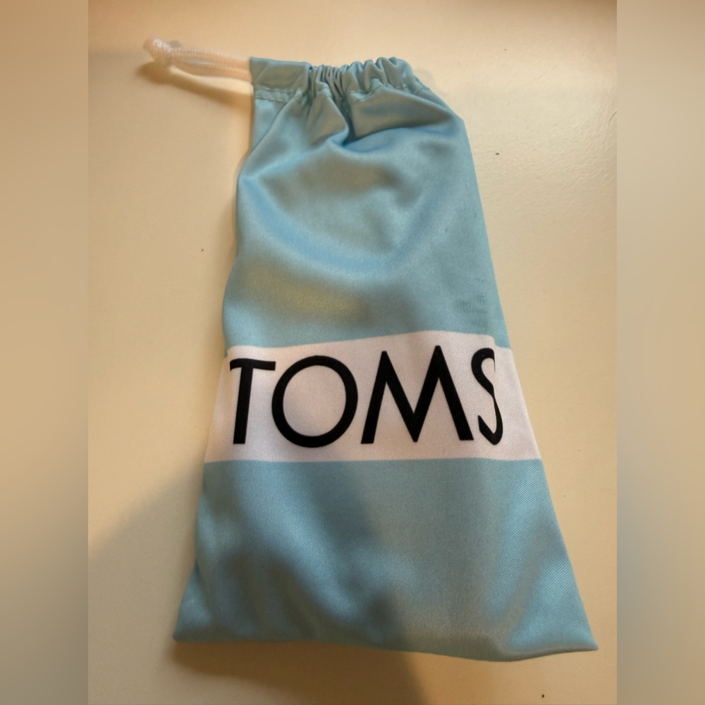 TOMS‎ Dark Gray Cat-Eye Sunglasses NWT OS UV Protection - Picture 9 of 9